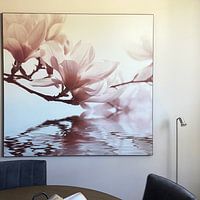 Klantfoto: Magnoliabloesem van Violetta Honkisz, als ArtFrame