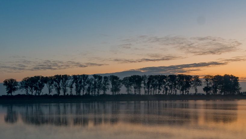 Zonsopkomst boven de Ooijpolder by Arjan Schalken