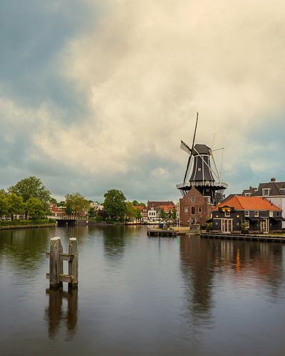Molen De Adriaan aan de rivier de Spaarne in Haarlem