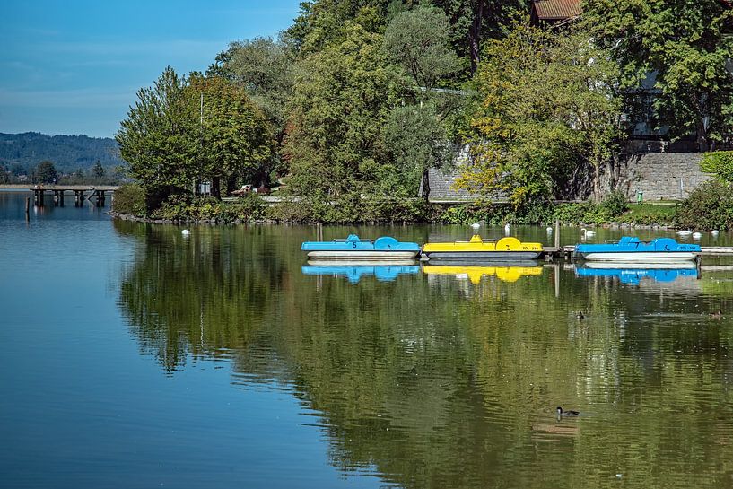 Drei Boote am See von Thomas Riess