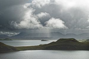 Islande - Soleil et pluie au lac Myvatn sur Ralf Lehmann