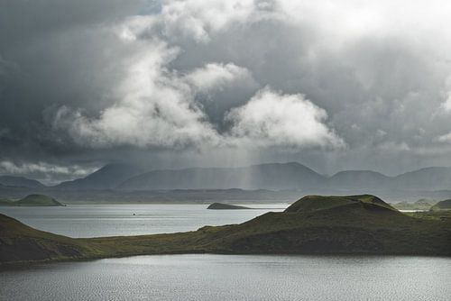 IJsland - Zon en regen bij het Myvatn meer