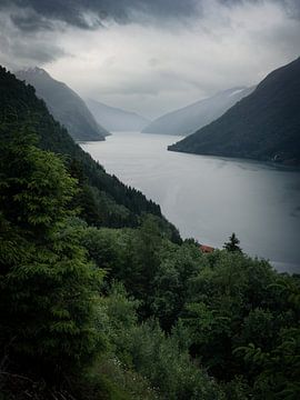 Moody Fjaerlands fjord_1 by Caatje Clicks