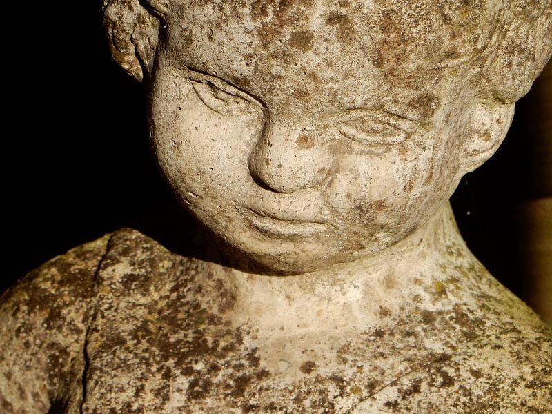 stenen portret van Joke te Grotenhuis