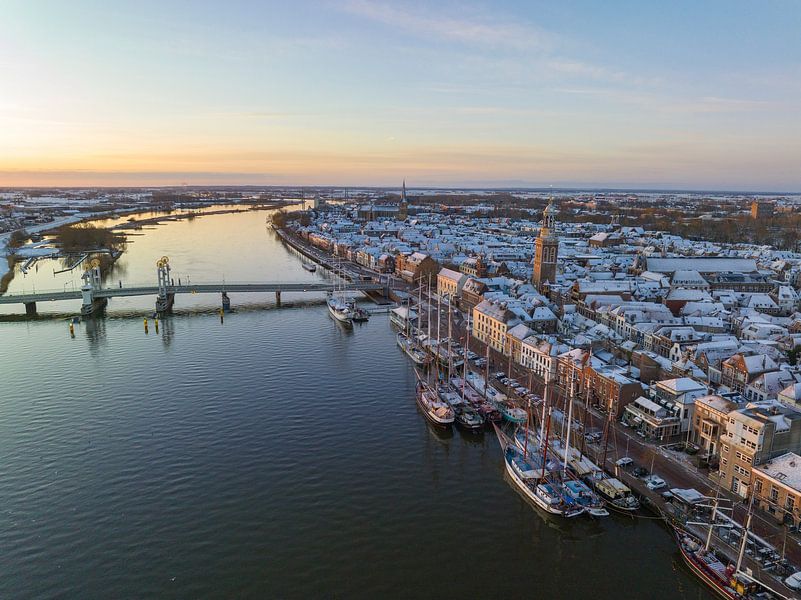 Kampen aan de IJssel tijdens een koude winterzonsopgang van Sjoerd van der Wal Fotografie