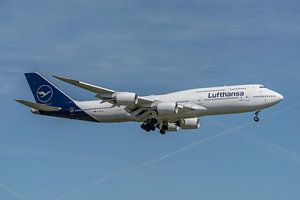 Le Boeing 747-8 de Lufthansa dans sa nouvelle livrée, photographié ici à l'atterrissage à l'aéroport sur Jaap van den Berg