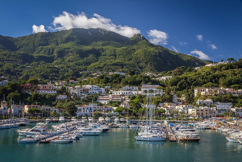Haven van Casamicciola Terme, Ischia van Christian Müringer