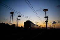 Een Intercity tussen Weesp en Diemen net na zonsondergang van Stefan Verkerk thumbnail