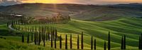 Ondergaande zon boven Agriturismo Baccoleno in Toscane van Teun Ruijters thumbnail