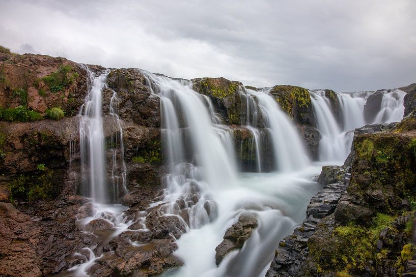 isländischer wasserfall von Idphotography