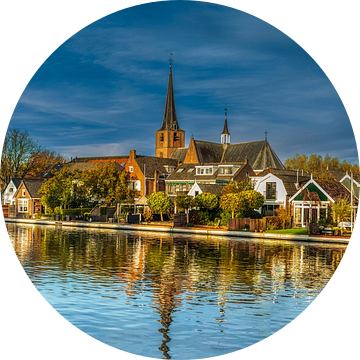 Stadsgezicht van Koudekerk aan den Rijn aan de oever van de Oude Rijn met Koudekerksebrug