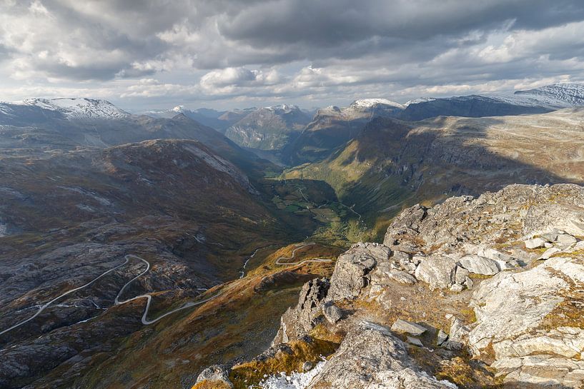 Vue sur Geiranger et Geirangerfjord par Menno Schaefer