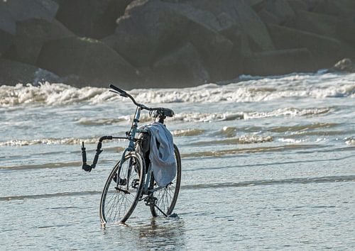 Seul dans les vagues