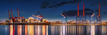 Haven van Hamburg met containerterminal Hamburg. van Voss Fine Art Fotografie