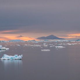 Uitzicht op Disco Baai, Groenland van Thomas Bollaert