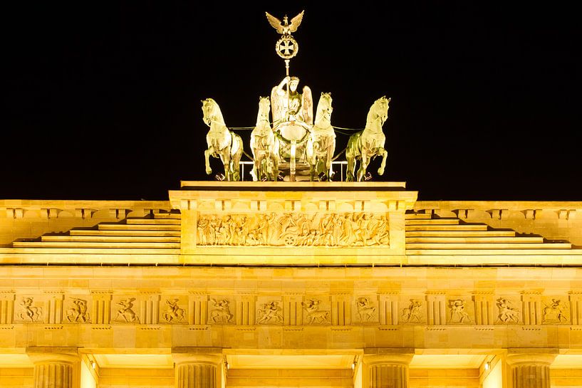BERLIN Brandenburger Tor - the horsewoman von Bernd Hoyen