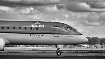 KLM Cityhopper landt op de Polderbaan van Liesbeth Vogelzang