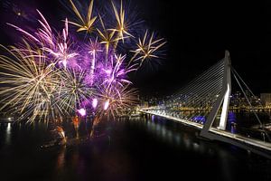 Fireworks Erasmus-Brücke in Rotterdam von Prachtig Rotterdam