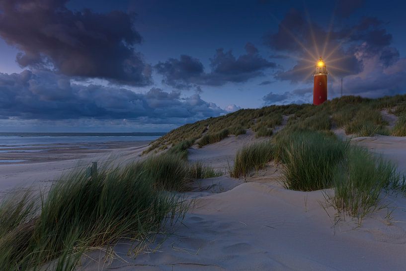 Der Leuchtturm von De Cocksdorp auf Texel nach Sonnenuntergang von Rob Kints