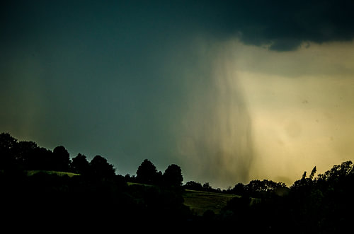 Regenachtige dag op mooi landschap