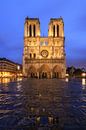 Notre-Dame regnerische blaue Stunde von Dennis van de Water Miniaturansicht