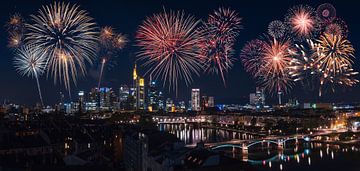 Fireworks in Frankfurt am Main by Mustafa Kurnaz