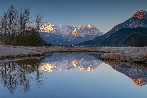 Reflet du massif du Wetterstein dans le biotope de Farchanter