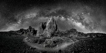 Night shot of the Milky Way on Tenerife in black and white by Manfred Voss, Schwarz-weiss Fotografie