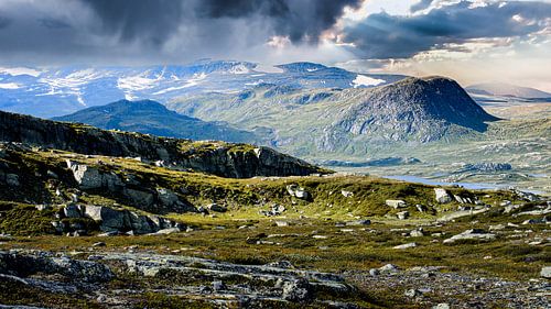 A view of the amazing and idyllic Norwegian landscape. Autumn image of mountains.