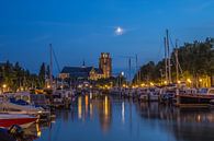 Grote Kerk en Nieuwe Haven in Dordrecht in het blauwe uurtje van Tux Photography thumbnail