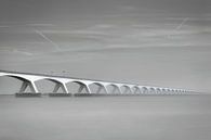 Die berühmte Zeelandbrücke in schwarz-weiß von Tim Vrijlandt Miniaturansicht