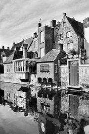 Bruges Belgique belles maisons anciennes le long du canal sur Marianne van der Zee
