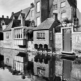 Brugge België mooie oude huizen langs de gracht van Marianne van der Zee