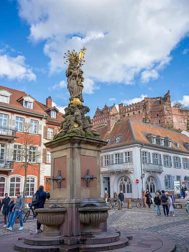 Heidelberg: Muttergottesbrunnen auf dem Kornmarkt von t.ART