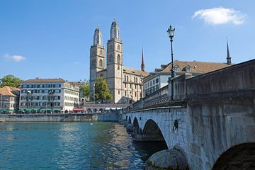 Zürich - Münsterbrücke en Grossmünster kerk van t.ART