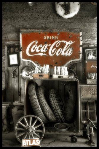 Sinclair station met Coca Cola sign van Humphry Jacobs