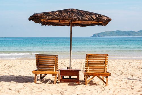 Unter einem strohgedeckten Himmel