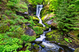 Ein Blick auf den wunderschönen Triberg-Wasserfall im Schwarzwald von Andreas Völkel