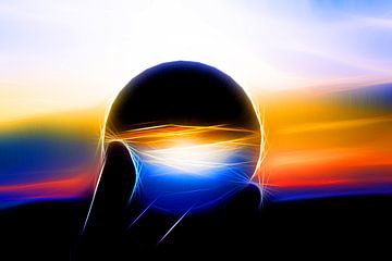 Een glazen bol in de zonsondergang van Denny Gruner