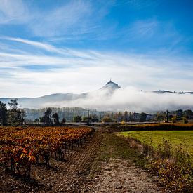 Nuages bas dans l'Ardèche en France sur Rosanne Langenberg