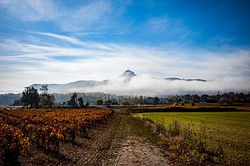 Nuages bas dans l'Ardèche en France sur Rosanne Langenberg