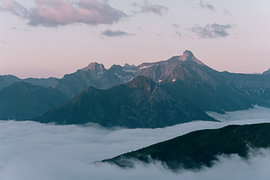 Die Lechtaler Alpen vor Sonnenaufgang von Laura Wollschläger