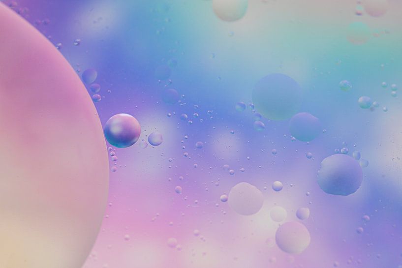 macro photo oil and water by Monique de Koning