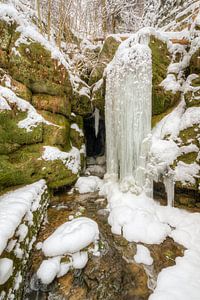Frozen waterfall in Saxon Switzerland sur Michael Valjak