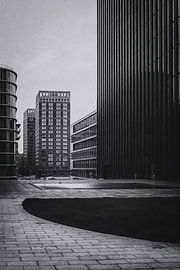 Zwischen Hochhäuser von Robin Bösel