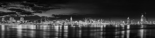 Hamburg Skyline , limited Edition in black white