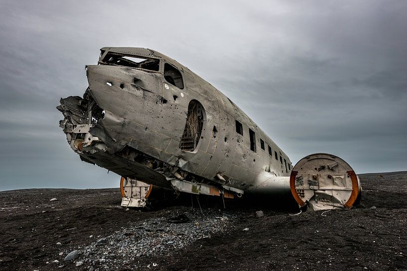 Douglas Dakota na de noodlanding by Gerry van Roosmalen