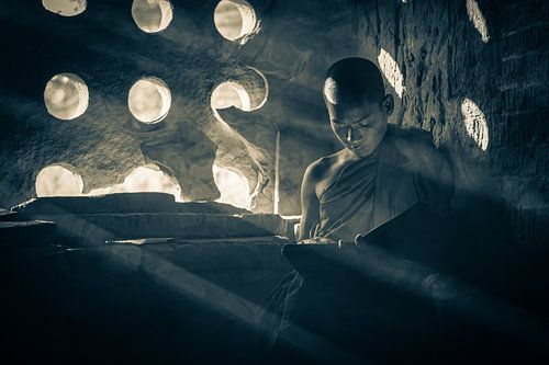 Junger Mönch in den Tempeln von Bagan