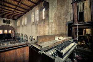 Urbex - Church of the raven van Angelique Brunas