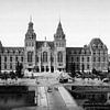 Rijksmuseum Amsterdam - vintage zwart-wit foto gezien vanaf de Stadhouderskade von Roger VDB